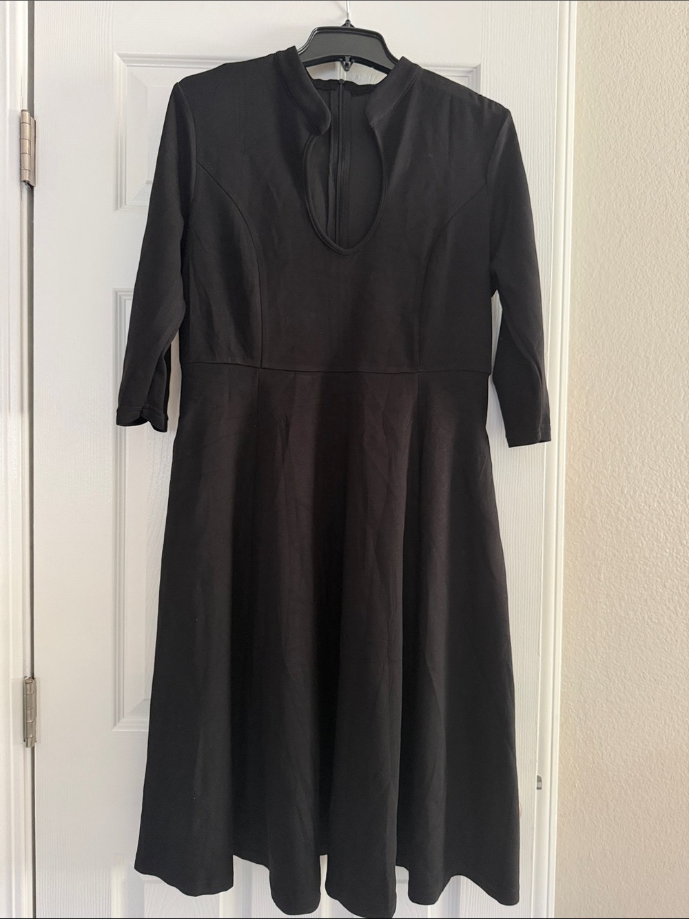 Women's Black Keyhole Midi Dress with Three-Quarter Sleeves